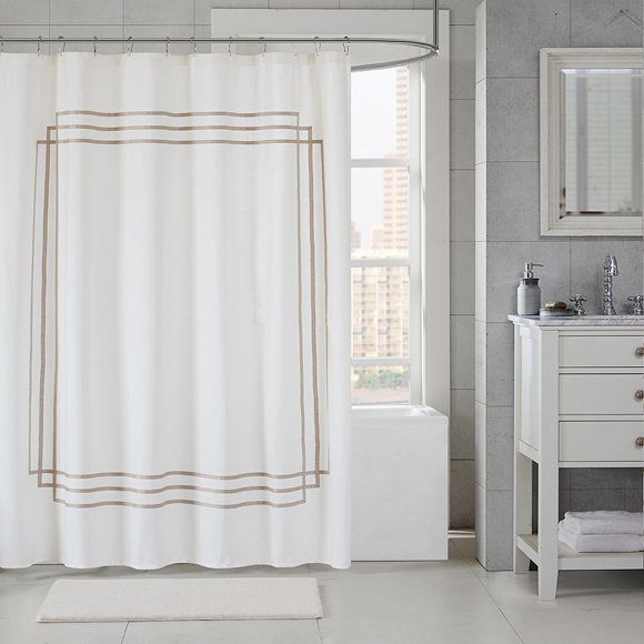shower curtains in bathroom